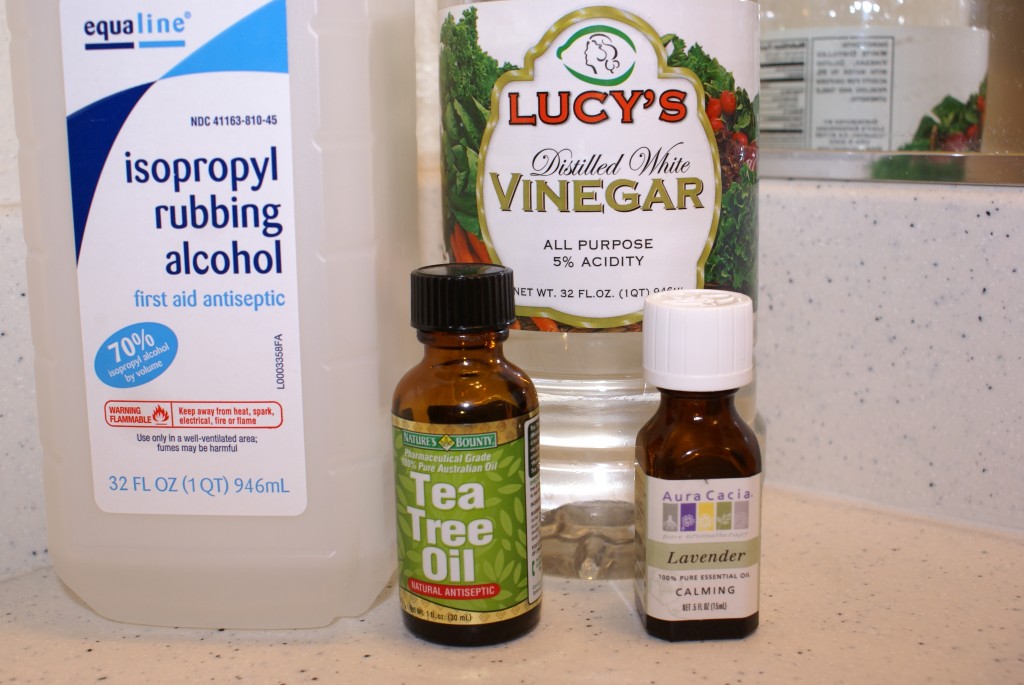 Alcohol Vinegar Tea Tree Oil & Lavender Oil Ingredients: Alcohol, vinegar, tea tree oil and lavender oil.